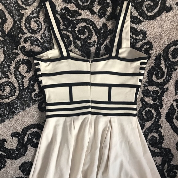 Cocktail creme white and black cocktail dress - Picture 2 of 5